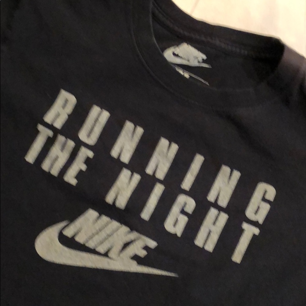 T-Shirt - Picture 3 of 7